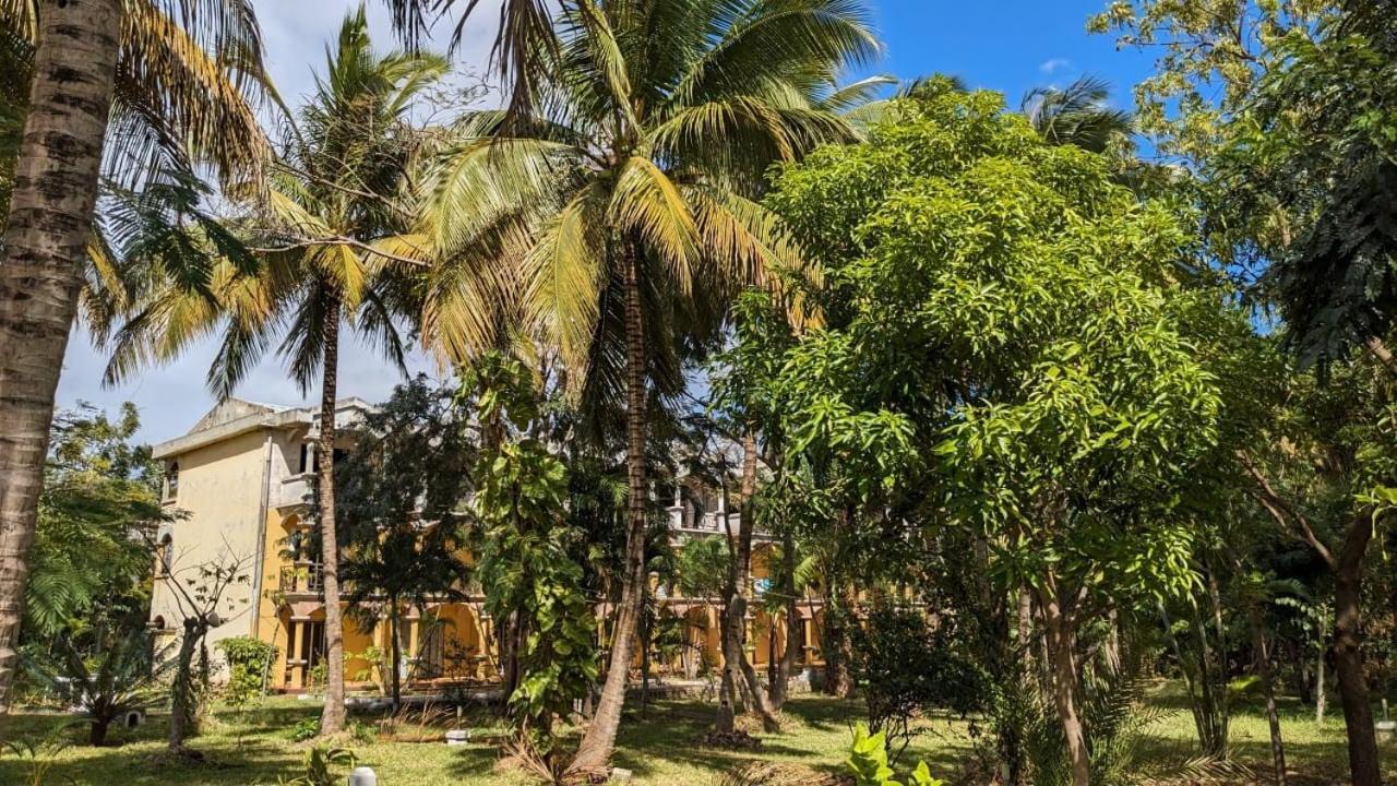 Ar Sun Hotel Antsiranana Екстер'єр фото